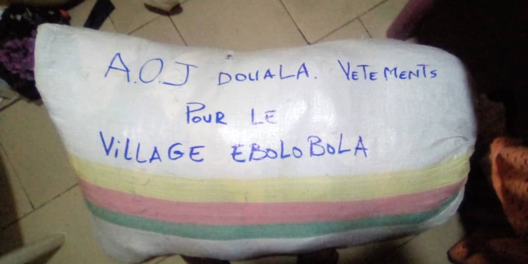 Dons des vêtements par l'association Oeuvre du Jour